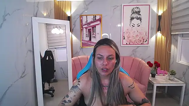 Snapshot of Jade_Jones_a chatting on October 19, 2025, 3:40 am Jade Jones a online show from October 19, 2025, 3:40 am