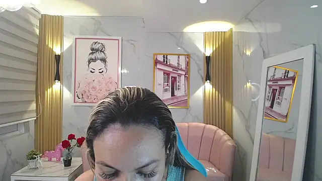 Snapshot of Jade_Jones_a chatting on October 28, 2025, 3:43 am Jade Jones a online show from October 28, 2025, 3:43 am