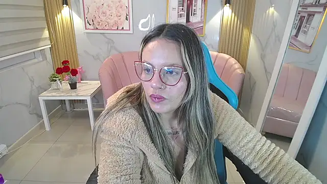 Snapshot of Jade_Jones_a chatting on November 22, 2025, 3:55 pm Jade Jones a online show from November 22, 2025, 3:55 pm