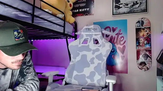 Snapshot of emocouplee666 chatting on October 13, 2025, 9:42 am emocouplee666 online show from October 13, 2025, 9:42 am