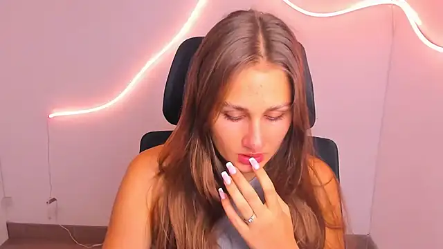 Stefanie Sweet online show from September 9, 2025, 5:29 am