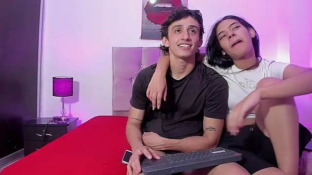 AndretiiAndCamila online show from October 4, 2025, 4:49 pm