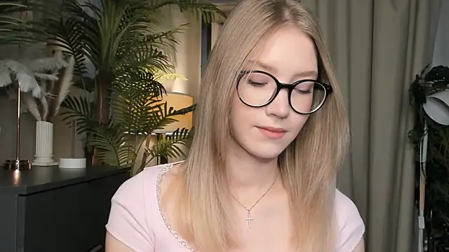 Snapshot of ChinBonnell chatting on November 6, 2025, 5:41 am ChinBonnell online show from November 6, 2025, 5:41 am