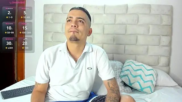 OwenStonne  online show from September 8, 2025, 7:13 pm