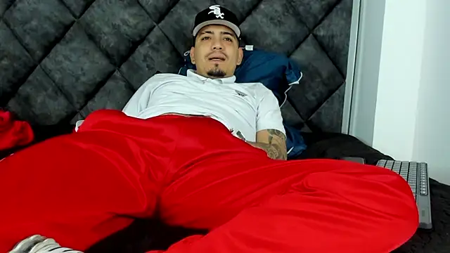 OwenStonne  online show from November 12, 2025, 12:27 pm