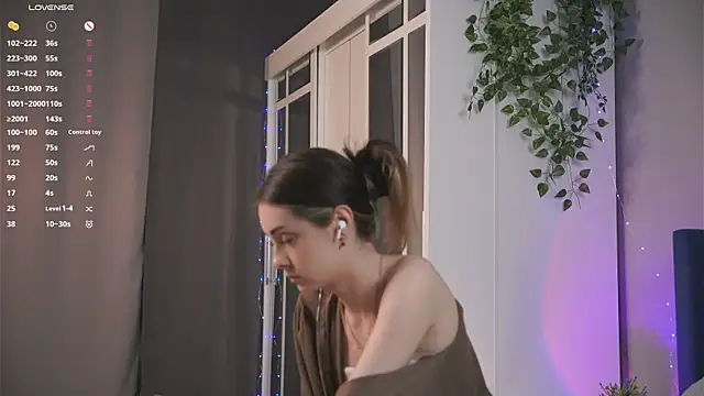 VernonKnapik online show from September 15, 2025, 7:03 pm