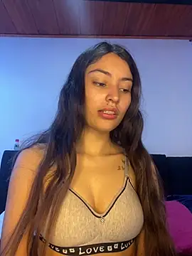 Snapshot of hotwife26 chatting on November 10, 2025, 4:28 pm hotwife26 online show from November 10, 2025, 4:28 pm