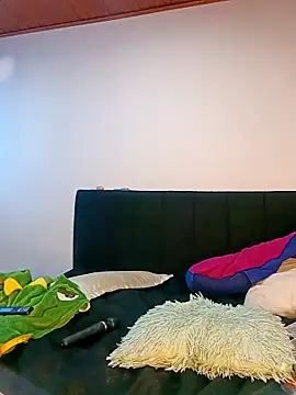 Snapshot of hotwife26 chatting on December 3, 2025, 3:10 pm hotwife26 online show from December 3, 2025, 3:10 pm