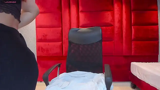 Snapshot of VictoriaFerro chatting on December 4, 2025, 2:26 pm VictoriaFerro online show from December 4, 2025, 2:26 pm