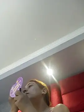 Snapshot of VictoriaFerro chatting on December 14, 2025, 12:32 pm VictoriaFerro online show from December 14, 2025, 12:32 pm