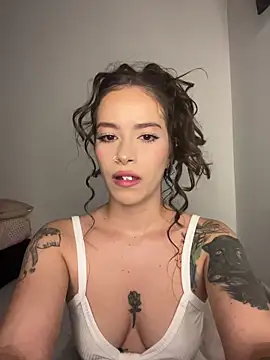 Snapshot of alysa_g_ chatting on October 16, 2025, 10:44 pm alysa g online show from October 16, 2025, 10:44 pm