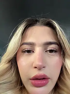 Mia sofiia21 online show from September 25, 2025, 5:38 pm