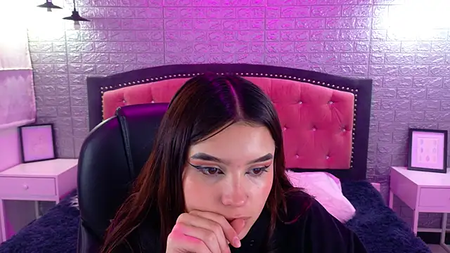 Natalie loffreda online show from September 11, 2025, 2:55 am