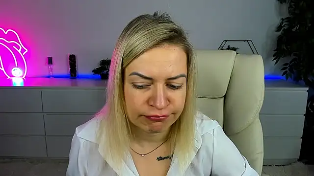 Snapshot of Anna_Snows chatting on October 28, 2025, 6:39 am Anna Snows online show from October 28, 2025, 6:39 am