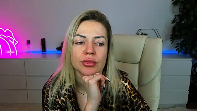 Snapshot of Anna_Snows chatting on October 29, 2025, 6:37 am Anna Snows online show from October 29, 2025, 6:37 am