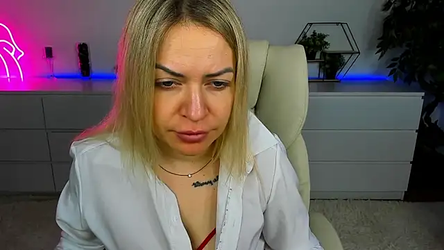 Snapshot of Anna_Snows chatting on October 30, 2025, 6:37 am Anna Snows online show from October 30, 2025, 6:37 am