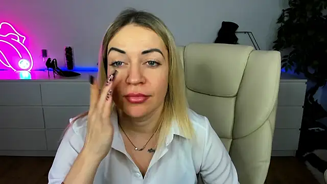 Snapshot of Anna_Snows chatting on December 1, 2025, 6:46 pm Anna Snows online show from December 1, 2025, 6:46 pm