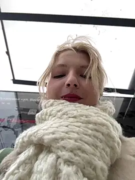 Snapshot of EveLittleSinner chatting on October 23, 2025, 10:14 am EveLittleSinner online show from October 23, 2025, 10:14 am