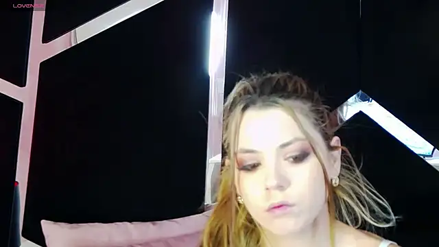 Snapshot of Breezelle chatting on September 27, 2025, 4:06 am Breezelle online show from September 27, 2025, 4:06 am