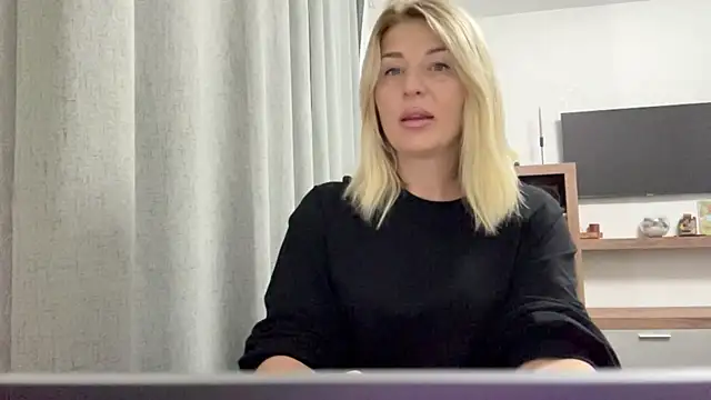 Snapshot of Blondie_xoxoxo chatting on September 9, 2025, 5:40 am Blondie xoxoxo online show from September 9, 2025, 5:40 am