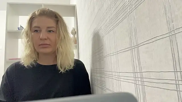 Snapshot of Blondie_xoxoxo chatting on September 25, 2025, 7:56 am Blondie xoxoxo online show from September 25, 2025, 7:56 am