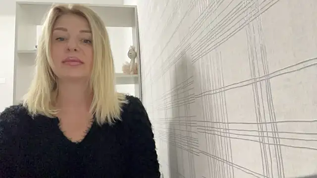 Snapshot of Blondie_xoxoxo chatting on September 26, 2025, 10:52 am Blondie xoxoxo online show from September 26, 2025, 10:52 am