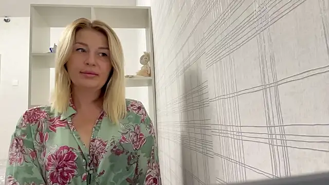 Snapshot of Blondie_xoxoxo chatting on September 29, 2025, 9:36 am Blondie xoxoxo online show from September 29, 2025, 9:36 am