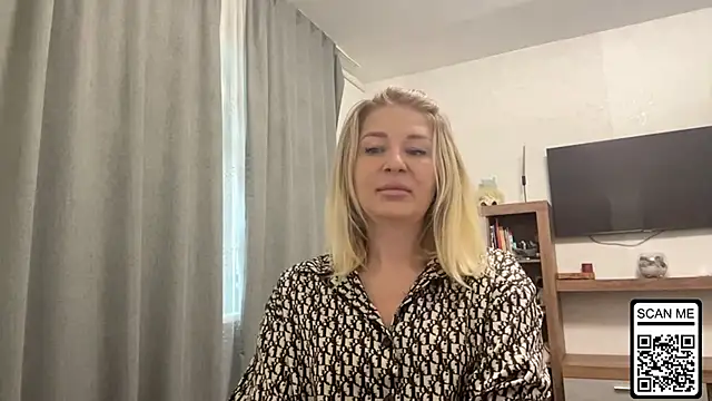 Snapshot of Blondie_xoxoxo chatting on October 3, 2025, 7:38 am Blondie xoxoxo online show from October 3, 2025, 7:38 am