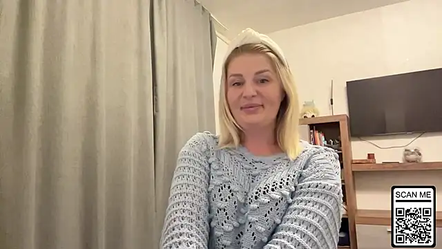 Snapshot of Blondie_xoxoxo chatting on October 4, 2025, 5:33 pm Blondie xoxoxo online show from October 4, 2025, 5:33 pm