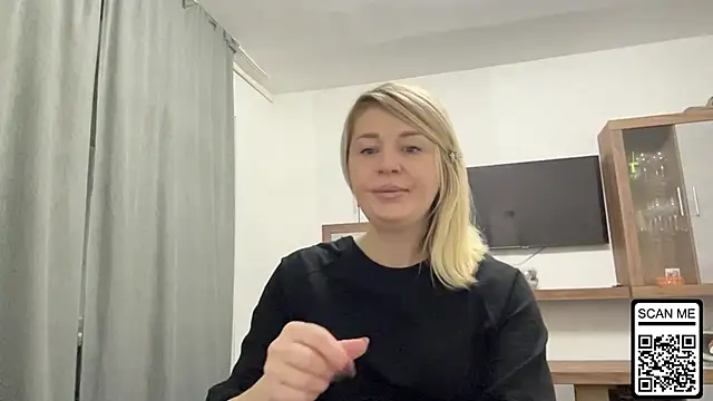 Snapshot of Blondie_xoxoxo chatting on October 8, 2025, 5:49 am Blondie xoxoxo online show from October 8, 2025, 5:49 am