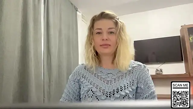 Snapshot of Blondie_xoxoxo chatting on October 10, 2025, 7:29 am Blondie xoxoxo online show from October 10, 2025, 7:29 am