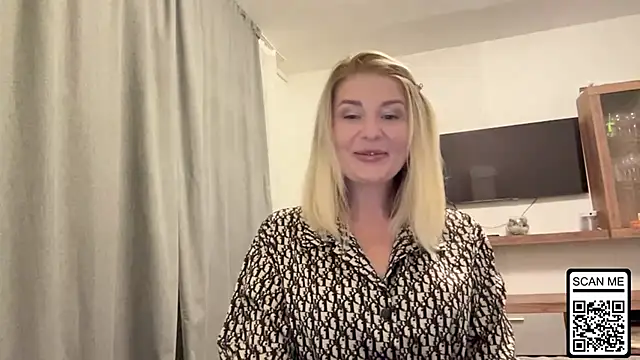 Snapshot of Blondie_xoxoxo chatting on October 11, 2025, 7:56 pm Blondie xoxoxo online show from October 11, 2025, 7:56 pm