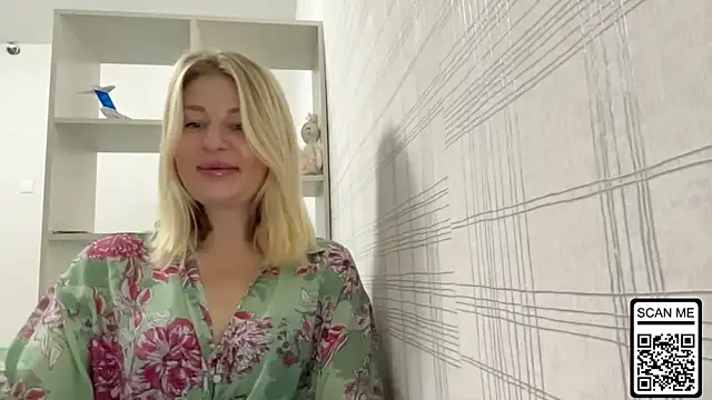 Snapshot of Blondie_xoxoxo chatting on October 16, 2025, 6:03 am Blondie xoxoxo online show from October 16, 2025, 6:03 am