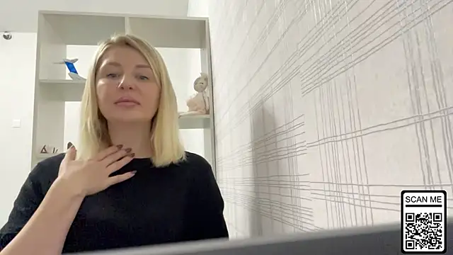 Snapshot of Blondie_xoxoxo chatting on October 17, 2025, 6:49 am Blondie xoxoxo online show from October 17, 2025, 6:49 am