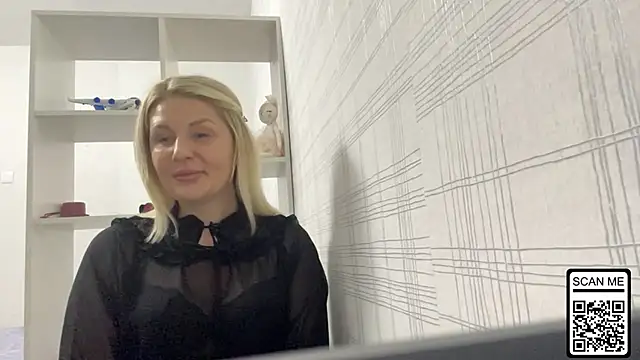 Snapshot of Blondie_xoxoxo chatting on October 24, 2025, 5:42 pm Blondie xoxoxo online show from October 24, 2025, 5:42 pm