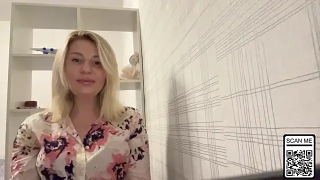 Snapshot of Blondie_xoxoxo chatting on October 25, 2025, 4:46 pm Blondie xoxoxo online show from October 25, 2025, 4:46 pm