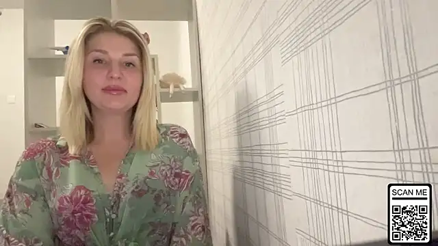 Snapshot of Blondie_xoxoxo chatting on October 31, 2025, 7:37 pm Blondie xoxoxo online show from October 31, 2025, 7:37 pm