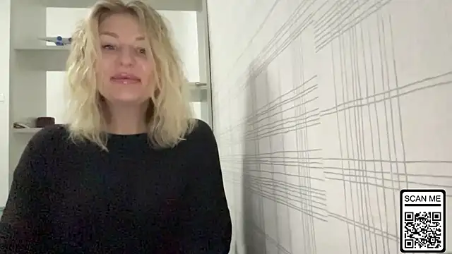 Snapshot of Blondie_xoxoxo chatting on November 3, 2025, 6:25 am Blondie xoxoxo online show from November 3, 2025, 6:25 am