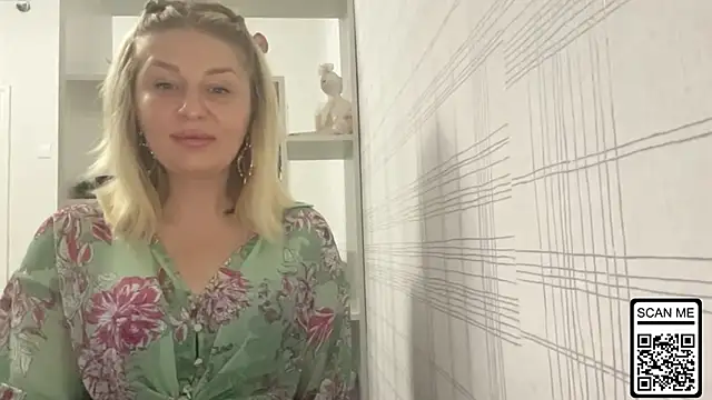 Snapshot of Blondie_xoxoxo chatting on November 5, 2025, 6:52 pm Blondie xoxoxo online show from November 5, 2025, 6:52 pm