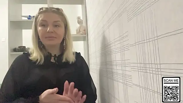 Snapshot of Blondie_xoxoxo chatting on November 6, 2025, 9:10 am Blondie xoxoxo online show from November 6, 2025, 9:10 am