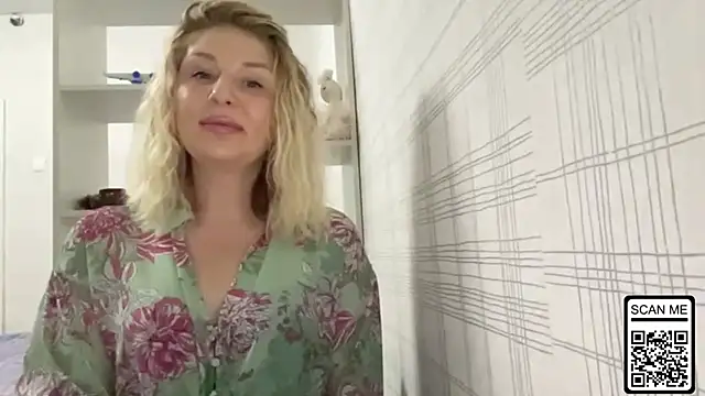 Snapshot of Blondie_xoxoxo chatting on November 8, 2025, 9:46 pm Blondie xoxoxo online show from November 8, 2025, 9:46 pm