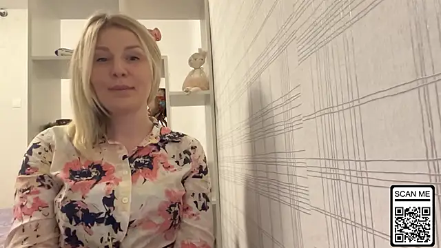 Snapshot of Blondie_xoxoxo chatting on November 10, 2025, 5:12 pm Blondie xoxoxo online show from November 10, 2025, 5:12 pm