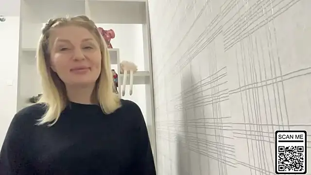 Snapshot of Blondie_xoxoxo chatting on November 13, 2025, 7:24 pm Blondie xoxoxo online show from November 13, 2025, 7:24 pm