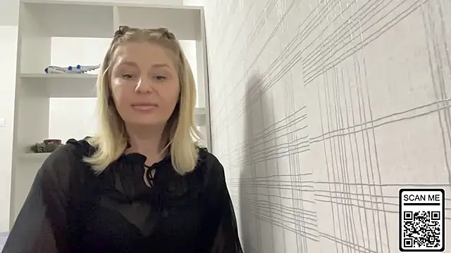 Snapshot of Blondie_xoxoxo chatting on November 14, 2025, 2:16 pm Blondie xoxoxo online show from November 14, 2025, 2:16 pm