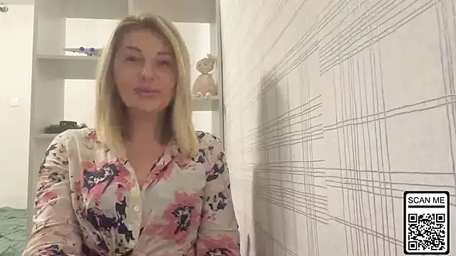 Snapshot of Blondie_xoxoxo chatting on November 16, 2025, 7:52 pm Blondie xoxoxo online show from November 16, 2025, 7:52 pm