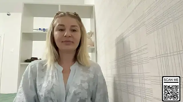 Snapshot of Blondie_xoxoxo chatting on November 18, 2025, 12:42 pm Blondie xoxoxo online show from November 18, 2025, 12:42 pm