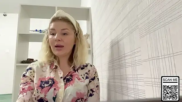 Snapshot of Blondie_xoxoxo chatting on November 20, 2025, 8:03 am Blondie xoxoxo online show from November 20, 2025, 8:03 am