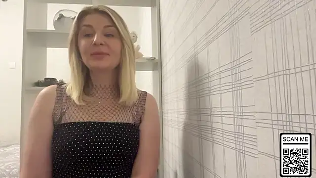 Snapshot of Blondie_xoxoxo chatting on November 21, 2025, 2:05 pm Blondie xoxoxo online show from November 21, 2025, 2:05 pm