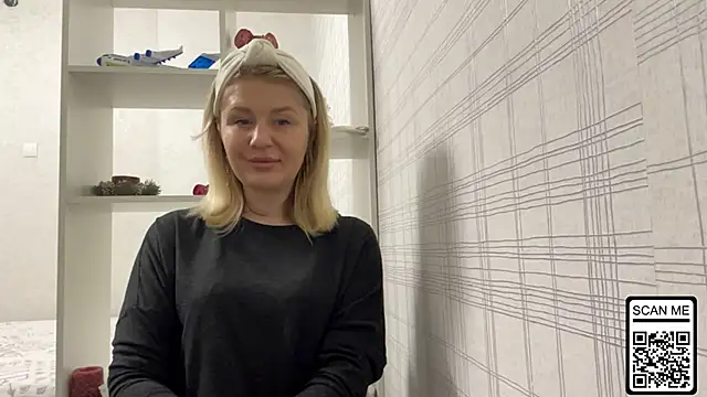 Snapshot of Blondie_xoxoxo chatting on November 25, 2025, 2:50 pm Blondie xoxoxo online show from November 25, 2025, 2:50 pm