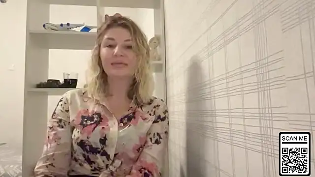 Snapshot of Blondie_xoxoxo chatting on December 1, 2025, 11:04 am Blondie xoxoxo online show from December 1, 2025, 11:04 am